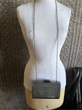 La Regale Silver Mesh Metal Chain Crossbody Clutch